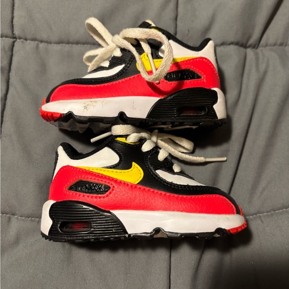 NIKE Infant Black and Red AirMax Sneakers Size 4C - Picture 2 of 6